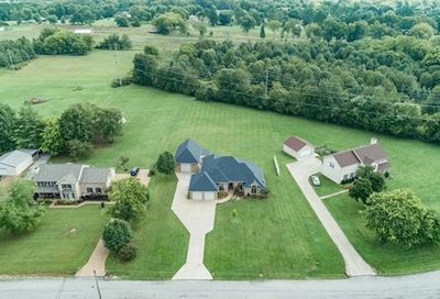2732 Village Dr Thompsons Station TN 37179
