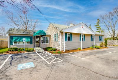 819 Greenwich Avenue Warwick RI 02886