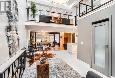 #105 -326 CARLAW AVE Toronto ON M4M3N8