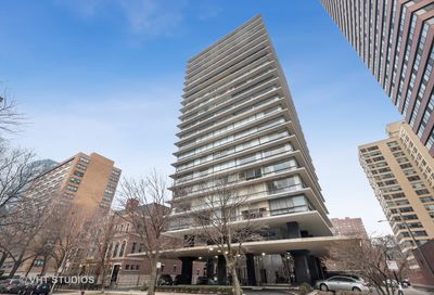 320 W Oakdale Avenue Chicago IL 60657