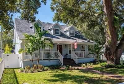 516 36th Avenue N St Petersburg FL 33704