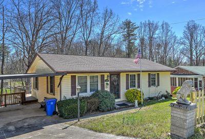 1208 Pinebrook Circle Hendersonville NC 28739