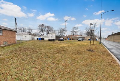 8820 S Yates Avenue Chicago IL 60617
