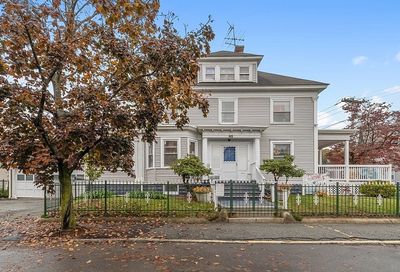 93 Saunders St Lawrence MA 01841