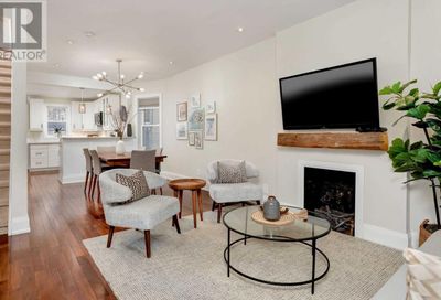 130 WATSON AVE Toronto ON M6S4E1