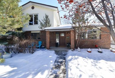 311 Silverthorn Way NW Calgary AB T3B4E8