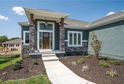 142 NW Ambersham Drive Lee'S Summit MO 64081