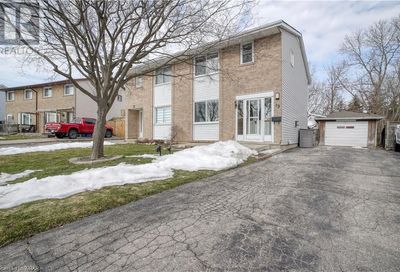 19 ROBERTS Crescent Kitchener ON N2E1A6
