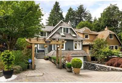 5795 GROUSEWOODS CRESCENT North Vancouver BC V7R4V9