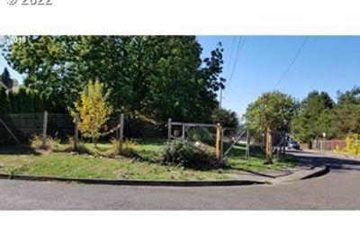 NE Halsey St Portland OR 97232