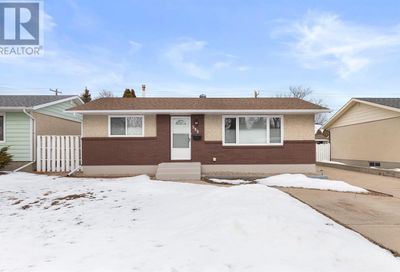568 16 Street NE Medicine Hat AB T1A5W9