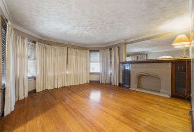9145 S Kingston Avenue Chicago IL 60617