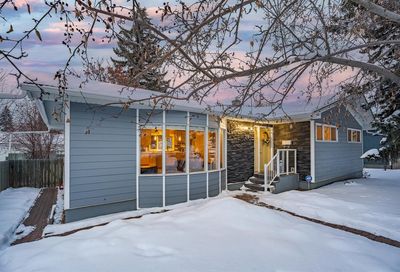 28 Meadowview Road SW Calgary AB T2V1V8