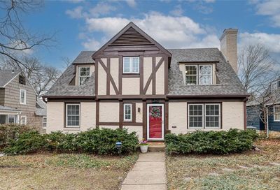 6843 Locust Street Kansas City MO 64131