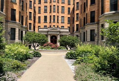 550 W Surf Street Chicago IL 60657