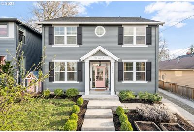 5566 SE Morrison St Portland OR 97215