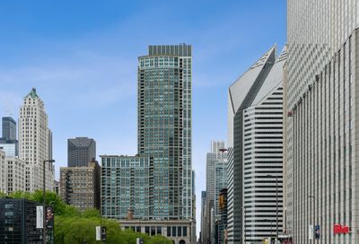 130 N Garland Court Chicago IL 60602