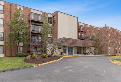 564 Sarah Lane St Louis MO 63141