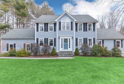 4 Goss Pond Rd Upton MA 01568