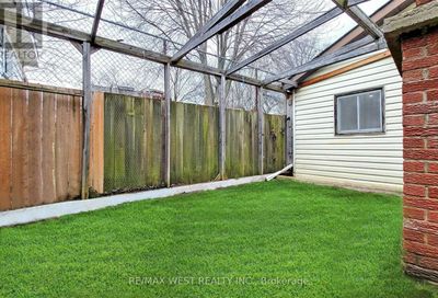 22 ABBS ST Toronto ON M6K1M6