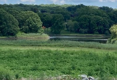 Gardners Neck Rd (Es) Swansea MA 02777
