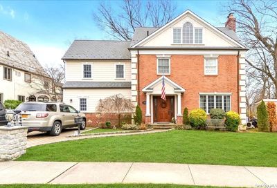 240-06 53 Avenue Douglaston NY 11362