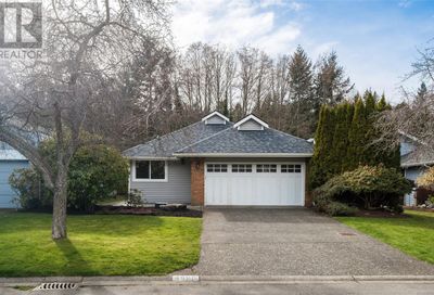 4690 Scottswood Pl Saanich BC V8Y2Y1