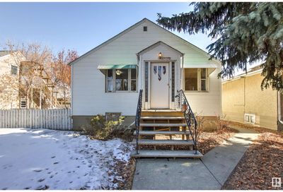 12135 64 ST NW NW Edmonton AB T5W4J8