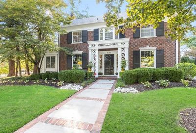 5432 Wyandotte Street Kansas City MO 64112