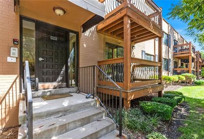 4533 Holly Street Kansas City MO 64111