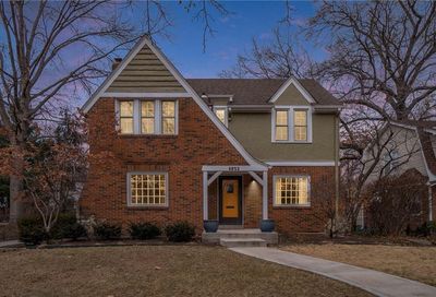 6852 Edgevale Road Kansas City MO 64113