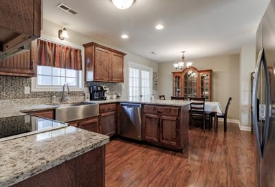 401 Calamian Ct Clarksville TN 37040