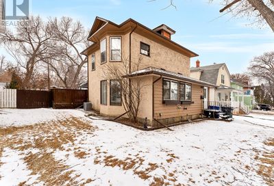 514 Dundee Street SE Medicine Hat AB T1A0T8