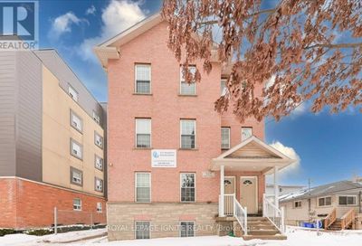 327 SPRUCE ST Waterloo ON N2L3M6