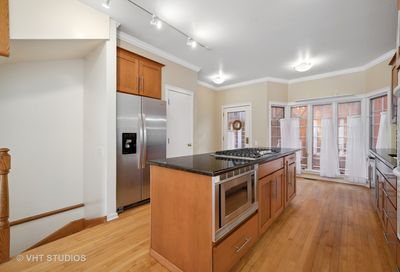 851 W Gunnison Street Chicago IL 60640
