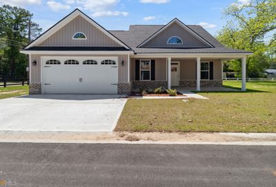 401 A N Caswell Street Glennville GA 30427
