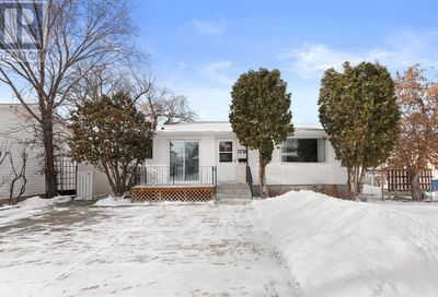 1718 15 Avenue SE Medicine Hat AB T1A3R5