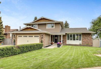 92 Silver Ridge Rise NW Calgary AB T3B4P7