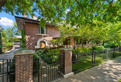 826 W Hutchinson Street Chicago IL 60613