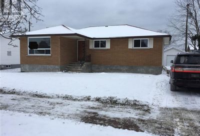 10 NEWTON Avenue Red Rock ON P0T2P0