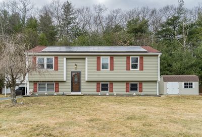 10 Brookside Dr Douglas MA 01516