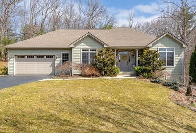 23 Helen Dr Southampton MA 01073