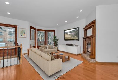 3719 N Pine Grove Avenue Chicago IL 60613