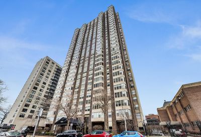 525 W Hawthorne Place Chicago IL 60657