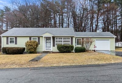 15 Pine Grove Cir Uxbridge MA 01569