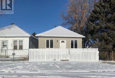 1068 Elm Street SE Medicine Hat AB T1A1C3