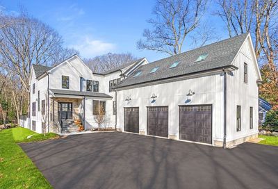 667 Wellesley St Weston MA 02493