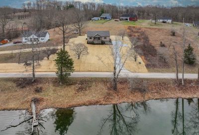 922 Lake Rd Westmoreland TN 37186