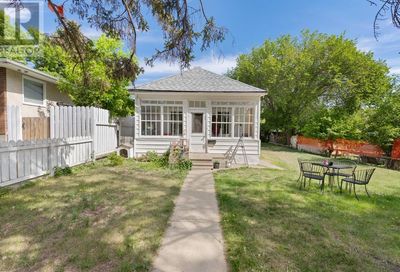 1052 Queen Street SE Medicine Hat AB T1A1B2