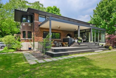 824 W Castlewood Terrace Chicago IL 60640